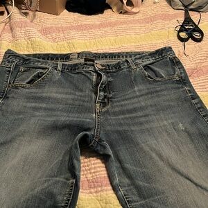 Mossio skinny boyfriend jeans. Length is 28.
